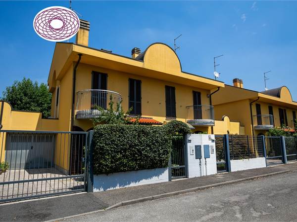 PADERNO DUGNANO: VILLETTA A SCHIERA