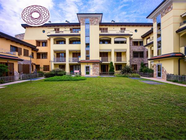 TRE LOCALI CON TERRAZZINO E BOX 