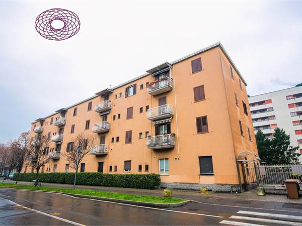 CUSANO MILANINO: 2 LOCALI IN CENTRO