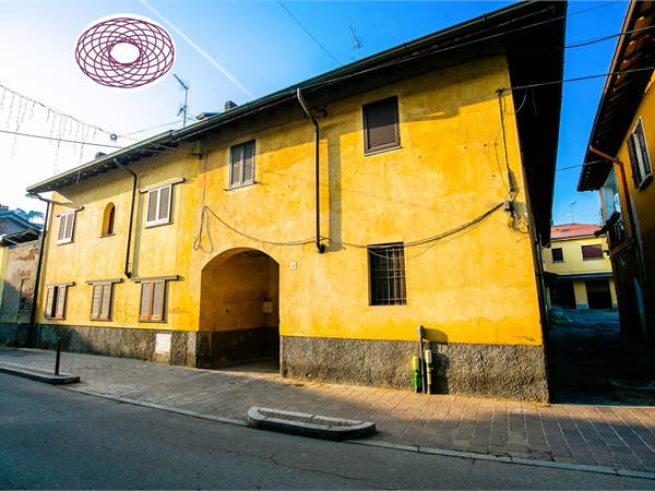 PADERNO DUGNANO: MONOLOCALE IN CORTE